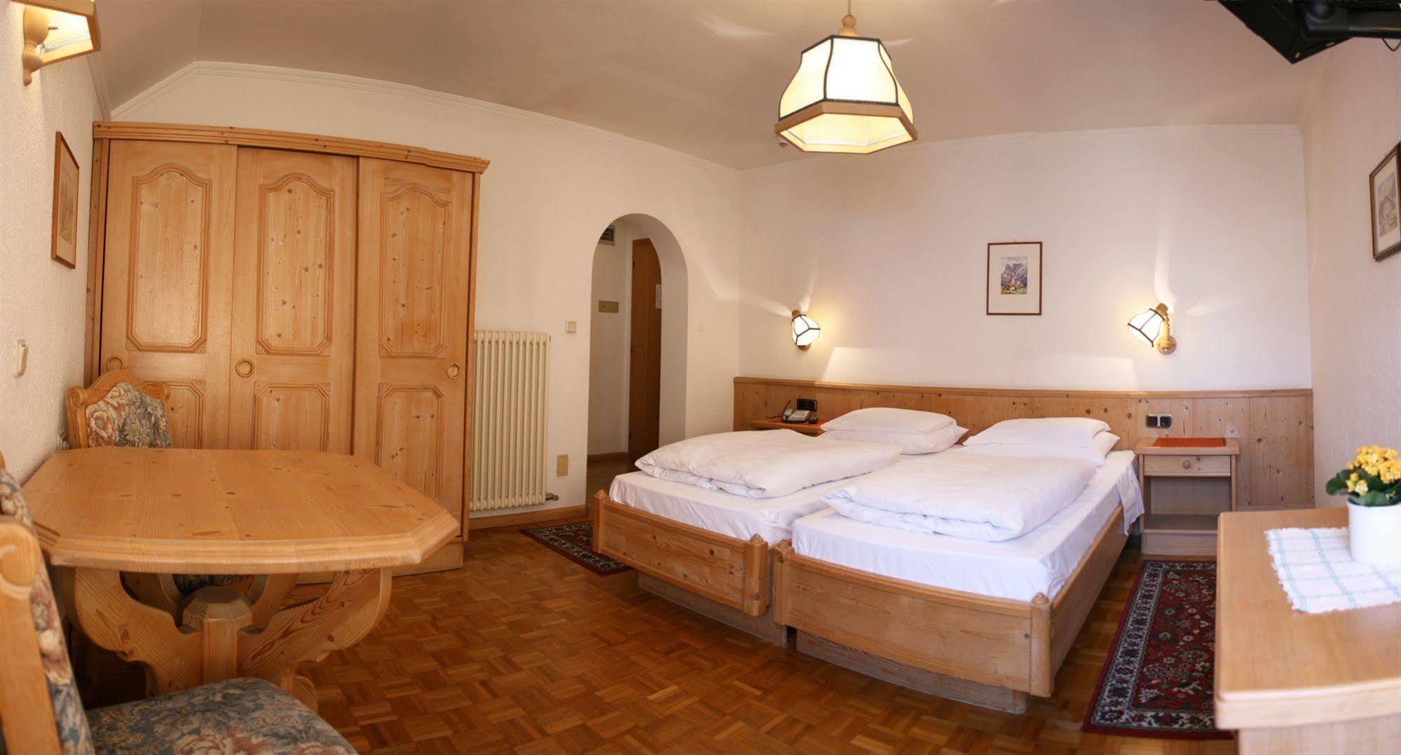 Hotel Dolomiti Madonna Ortisei Exteriör bild